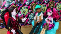Valentine Res to Mean Comments! Draculaura & Clawd Drama! Monster High Reunion Doll Special