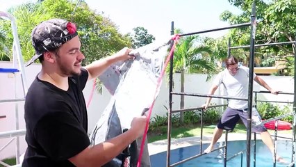 FIZ UM ESCORREGA DE SILVER TAPE NA PISCINA !! (TOBOGÃ)