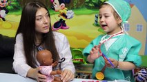 ИГРАЕМ В ДОКТОРА Лечим больных кукол пупсиков, делаем уколы, накладываем гипс. Видео для детей
