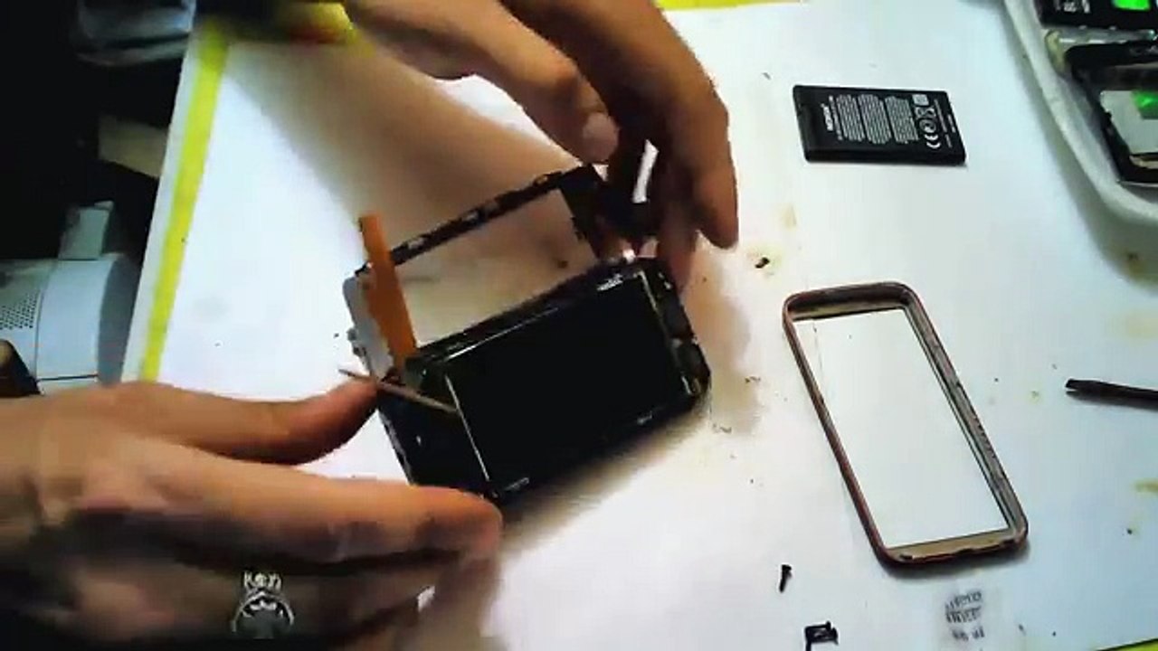 Nokia 5530 не включается, вибрирует, разборка(It does not turn, vibrate, disassembly)