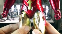 Hot Toys Retro Armor Mark 15 Sneaky Iron Man 3 suit unboxing.