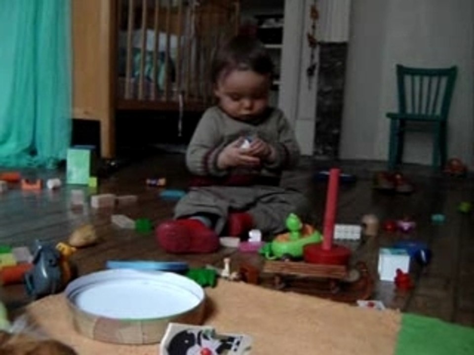 Ferdinand joue aux lego