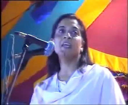Main dunya bhar ki dolat, shohrat o saman ley aayi - Lata Haya