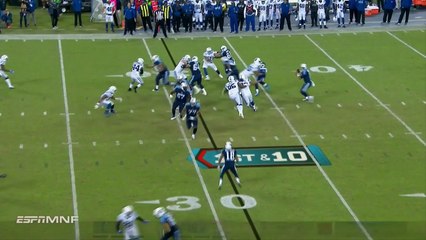 Rishard Matthews leaps over defender for 27 yards