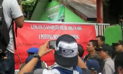 Sekolah Disegel, Siswa Tak Bisa Sekolah