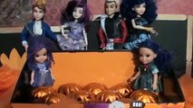 MAL and EVIE Descendants Surprise Halloween Eggs Play-doh Halloween Surprises Toddler Mal and Evie