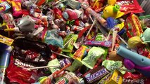 Anna Elsa and Olaf - Chupa Chups Lollipops M&Ms Wiggle Lollipops & A lot of Candy