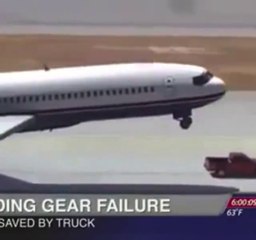INCROYABLE ! Un avion évite le crash grâce à une voiture !