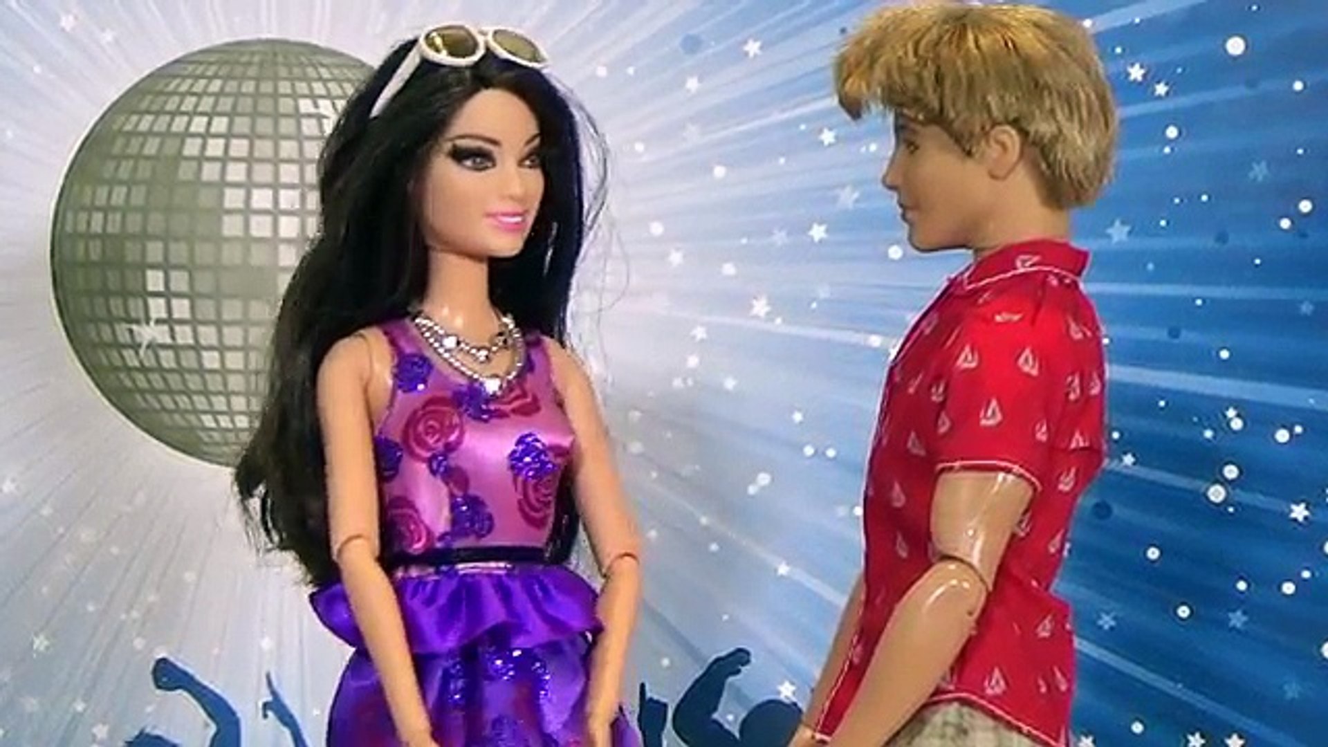 Barbie ve a Ken besando a Raquel! - Capítulo #14 - juguetes Barbie en  español – Видео Dailymotion