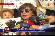 Familiares de víctimas de terrorismo protestan por salida de Martha Huatay