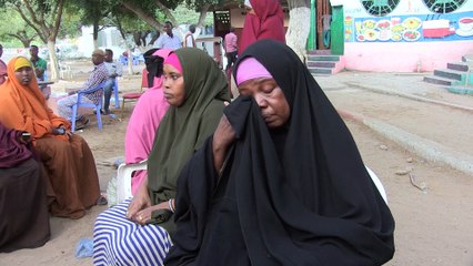 Mogadiscio: des habitants désespérés cherchent leurs proches
