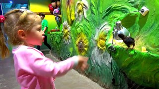 Funny indoor playground for kids and petting zoo for children-KY_7gZGe7P0