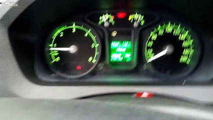 Ce Russe joue à Tetris sur le tableau de bord de sa voiture