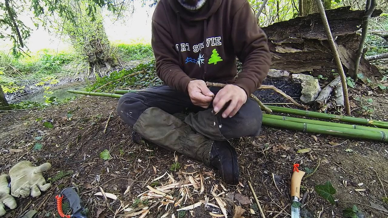 arbalète en bambou / survival crossbow.
