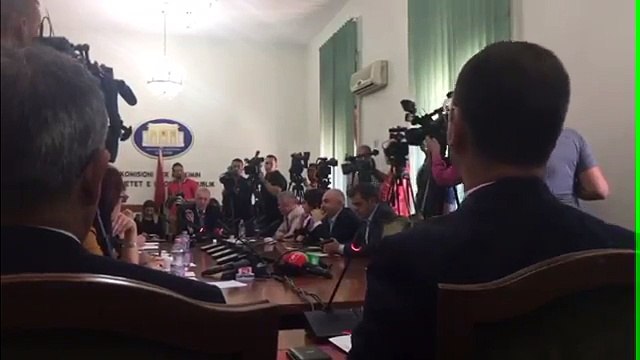 Debate në Komisionin e Integrimit pas arrestimit të Moisi Habilajt, Bushati braktis mbledhjen