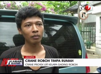 Crane LRT Roboh Timpa Rumah