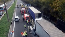 Accident spectaculaire entre des camions et des voitures à Quaregnon..Vidéo Eric Ghislain