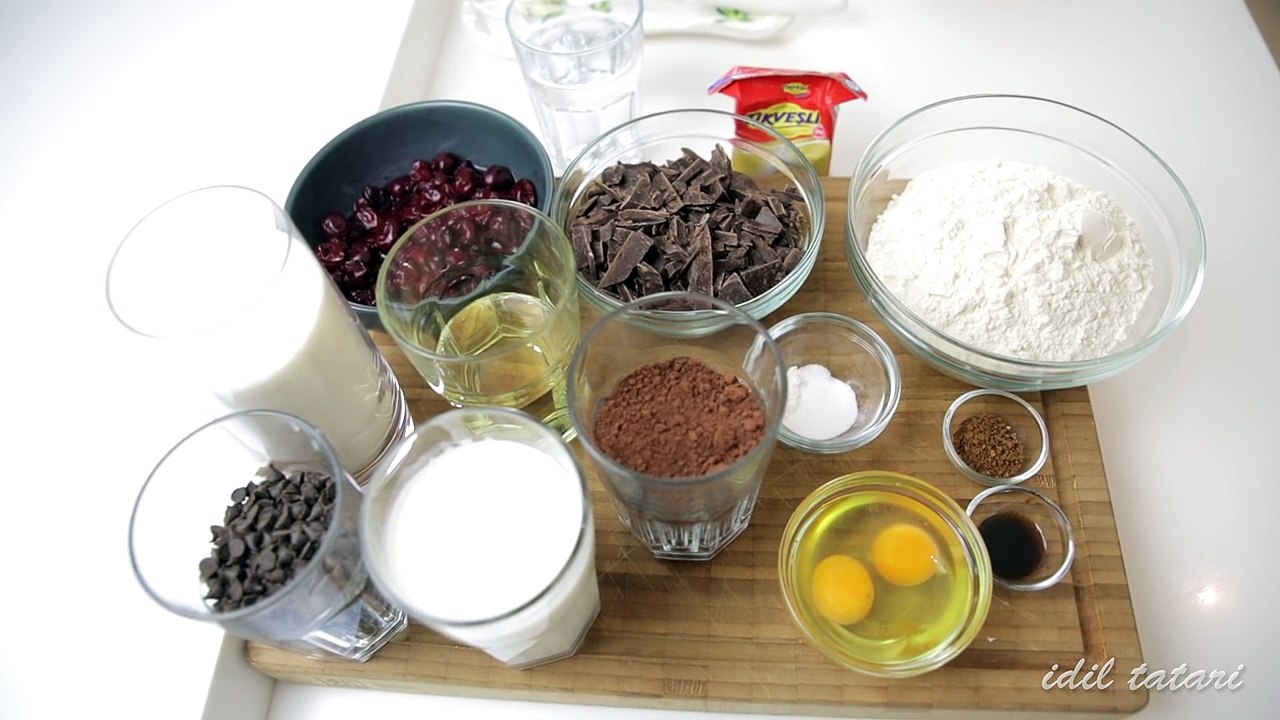 Çikolatalı Vişneli Pasta Tarifi - İdil Yazar - Yemek Tarifleri