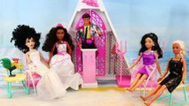 MOANA & MAUI WEDDING!! Disney Moana Falls In Love & Maui Kisses Pua! Barbie Parody by DisneyCarToys