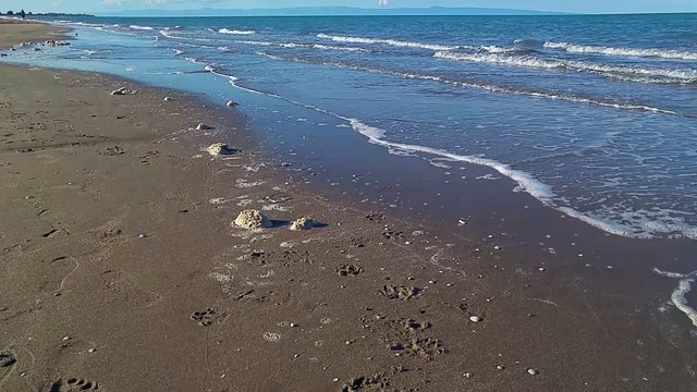 Schiuma bianca a Barletta Ponente