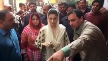 Lady Complains About The Contaminated Water Situation To Maryam Nawaz On A Survey Of NA120