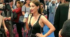 Hazal Kaya, Göğüs Dekolteli Kıyafetiyle Nefesleri Kesti