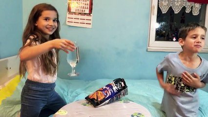 Su İçen Kaybeder. Doritos Risk 2.0 Yedik Yandık. Ecrin Su Çoban Ve Hüseyin Erkin Çoban Kapışması.