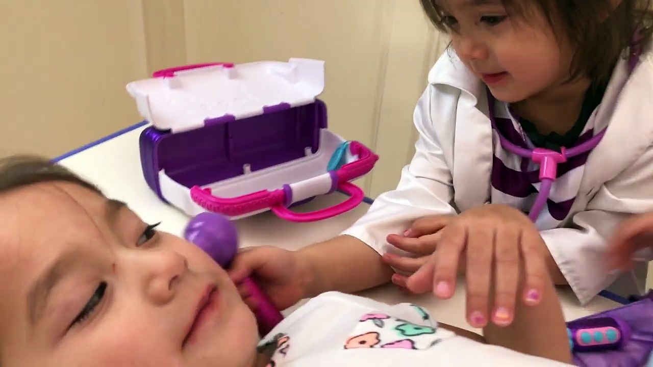 Doc McStuffins Gives Bad Baby a Needle & Checkup at Doctor McStuffins Hospital