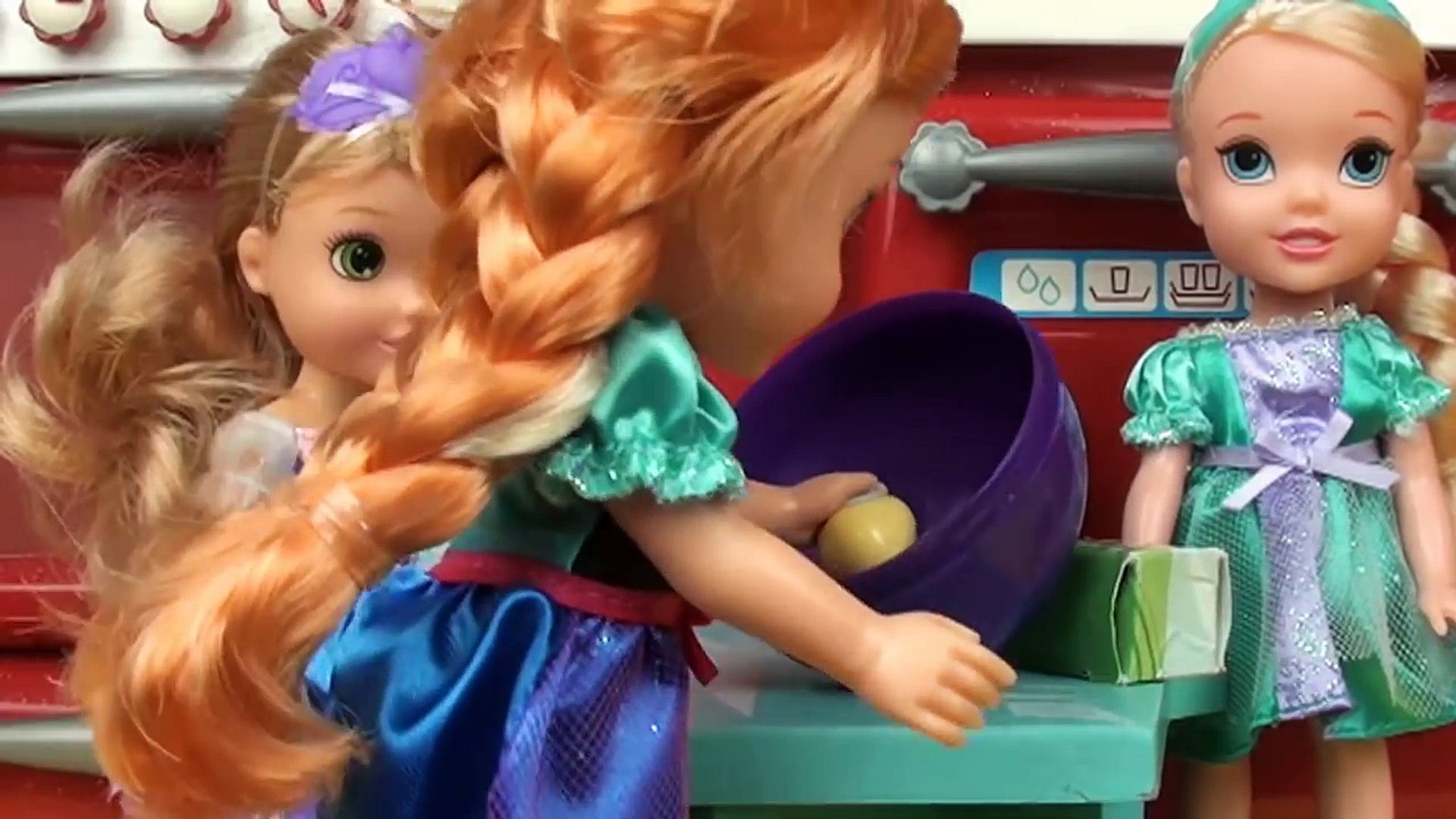 Anna and Elsa Toddlers Cupcakes Cooking Rapunzel Toy Doll Kitchen Baking Surprise Cake Queen Elsa