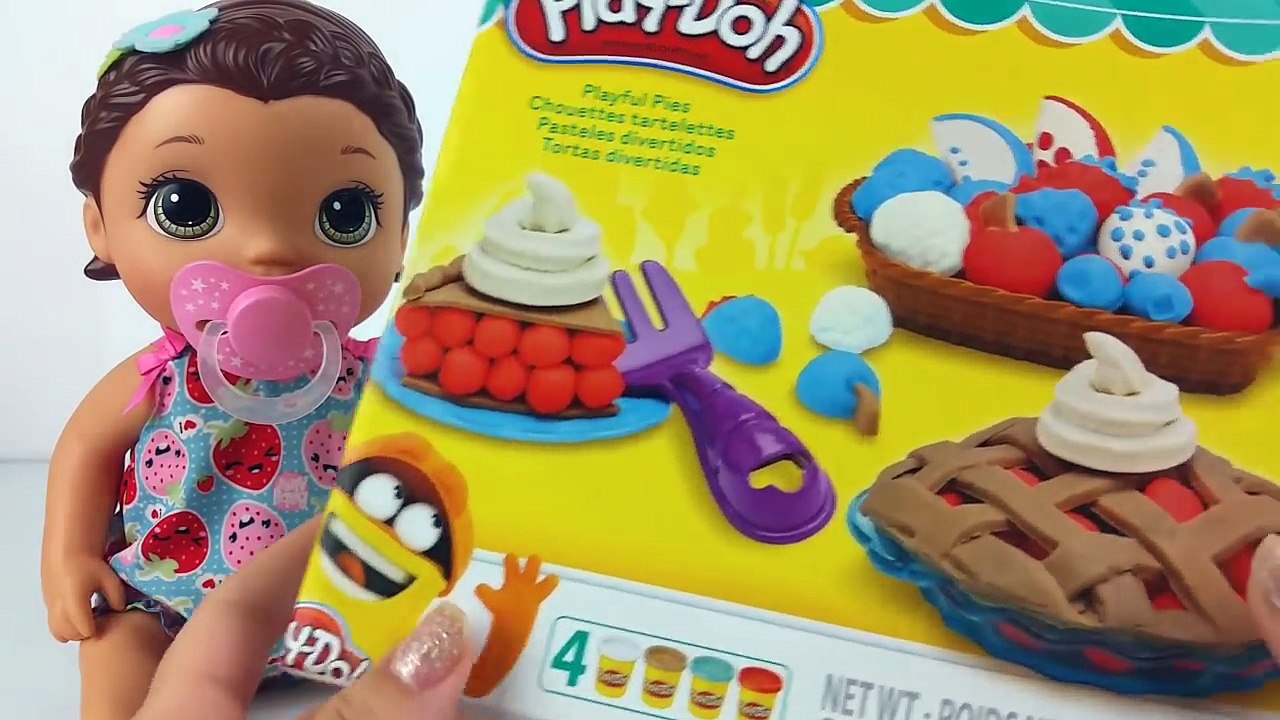 Baby Alive Lily Lanchinhos Divertidos Come Torta de Massinha Play Doh e Faz Cocô na Fraldinha