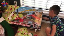 EARLY CHRISTMAS PRESENT - SURPRISE STOCKING STUFFER - Thomas and Friends - Sky-High Bridge Jump