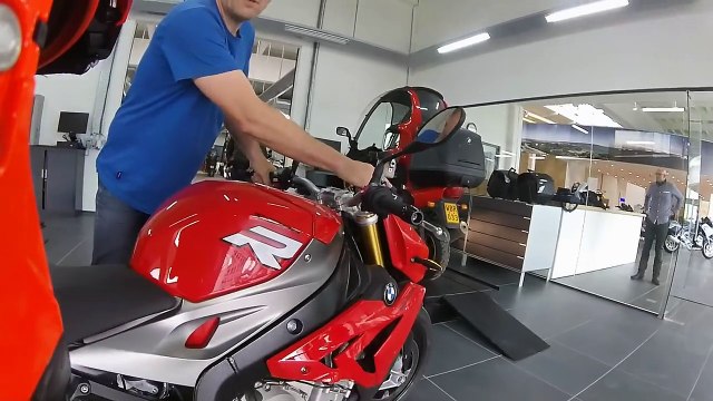 72..ESSAI BMW S1000R : La moto qui fait peur.