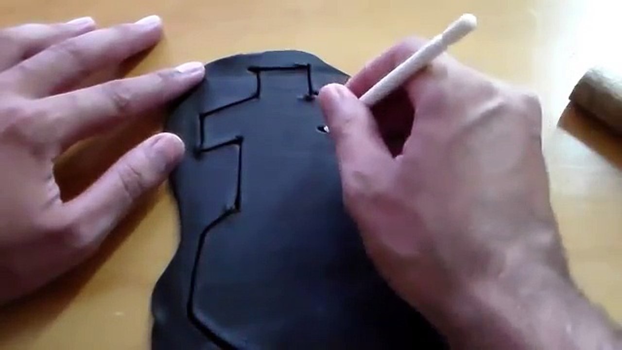 Idea de DISFRAZ | SOLDADO DEL INVIERNO | Como hacer la mascara BUCKI Mejor amigo del Capitan AMERICA