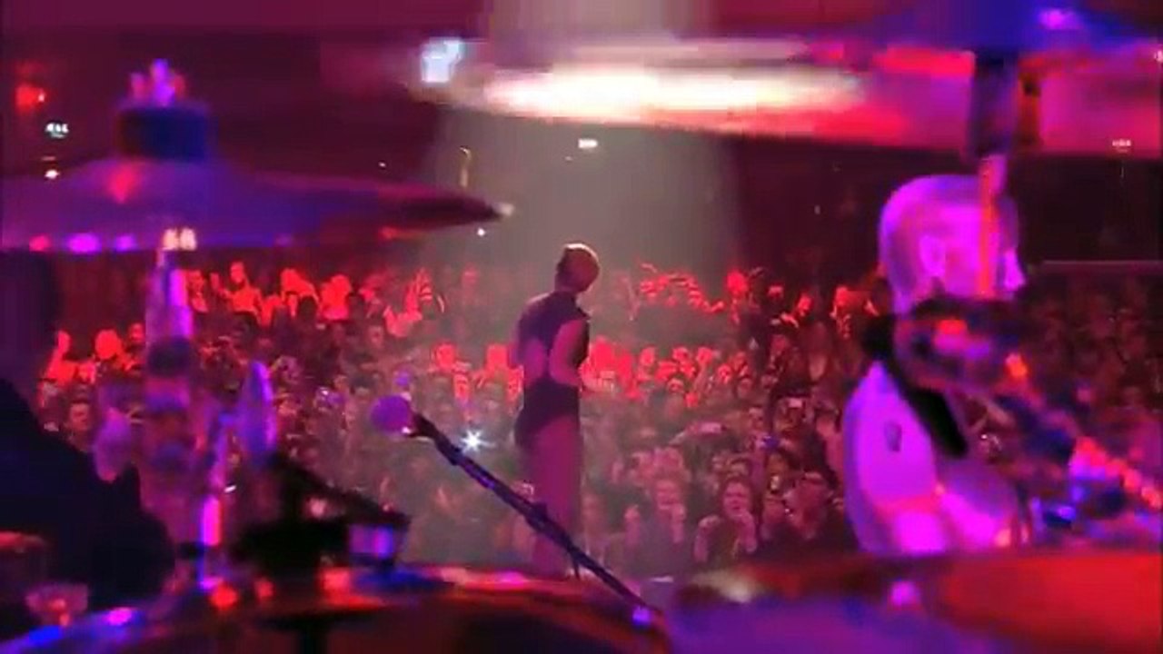 Rihanna Umbrella LIVE (HD) (HD)