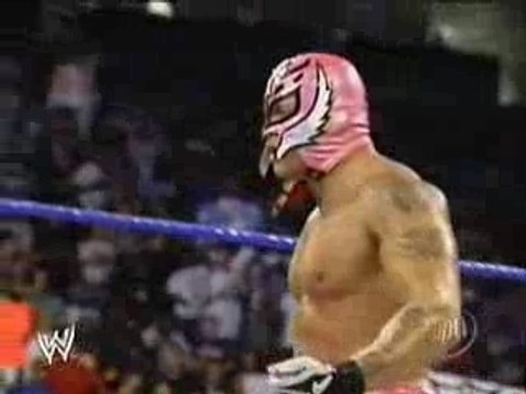 WWE Smackdown 03 Rey Mysterio makes her 619 on rhyno