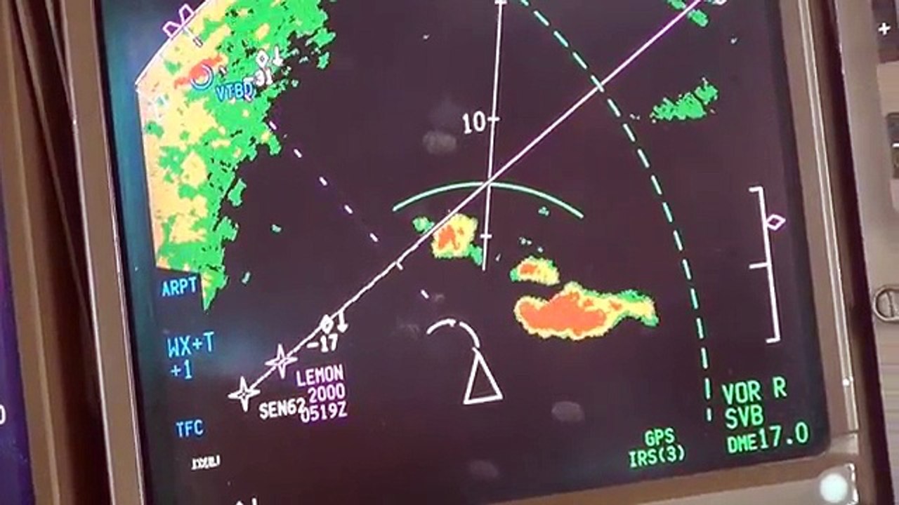 KLM Martinair 747-400 - Landing Bangkok BKK, Cockpit View