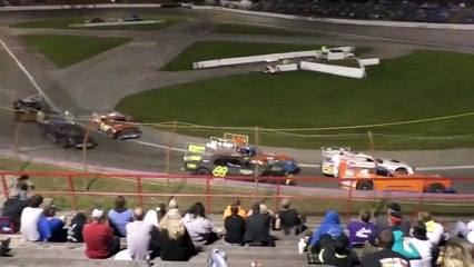 NASCAR - Un accident volontaire, une bagarre et un pilote tasé par la police
