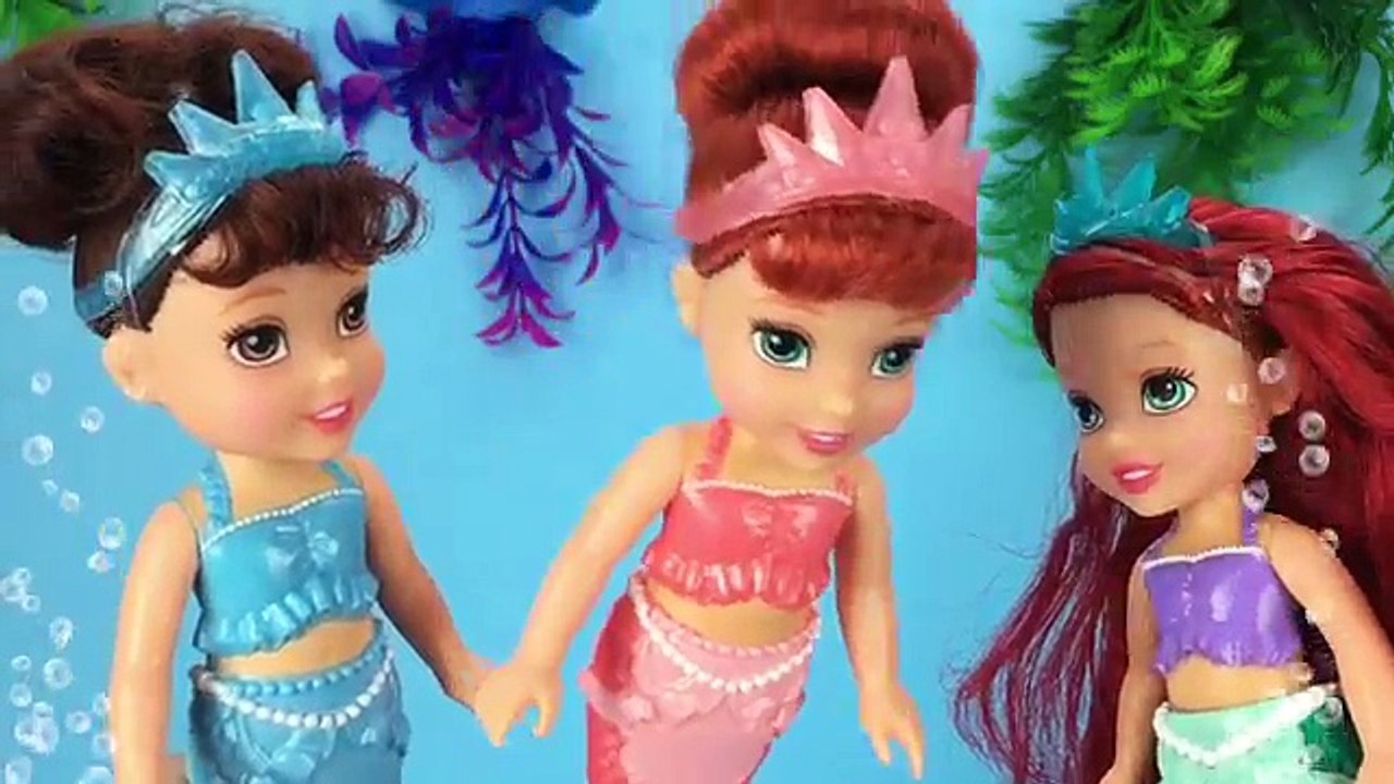 Little Mermaid Ariel Toddler Gets Walked on! With Frozen Elsa and Anna Plus Ariels Sisters, Ursula