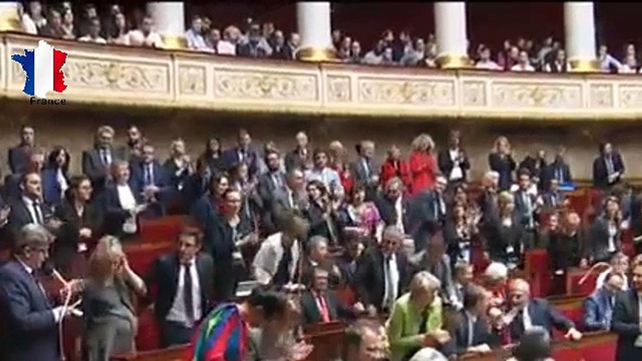 Standing ovation à l'Assemblée pour Jean-Luc Mélenchon