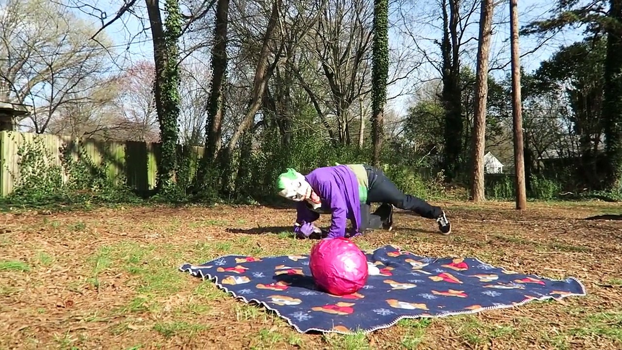 Gerçek Hayat süper kahraman filmi !!! - Örümcek Adam ve Werewolf vs Elsa ve Pembe Fırtına