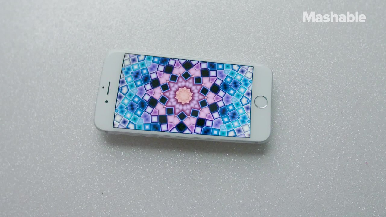 Hypnotize friends with this smartphone fidget spinner