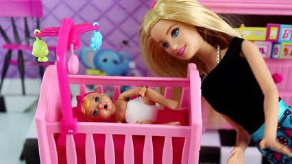 Julinha o Bebe da Barbie apronta todas com a Cachorrinha Meggie !!! Barbie Completo em Portugues