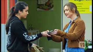 [Neighbours] 7709 Amy & Yashvi Scene