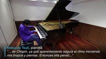 Un maestro pianista japonés ciego que aprendió a tocar de oído