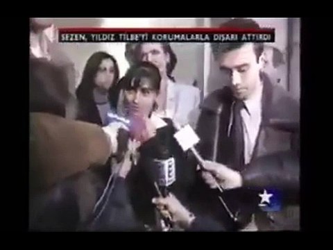 Arabaya Zorla Bindirilirken Bile Bülbül Gibi Şakıyan Yıldız Tilbe