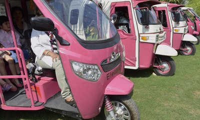 Bajaj Pink, Solusi Mengatasi Masalah Pelecehan Seksual?