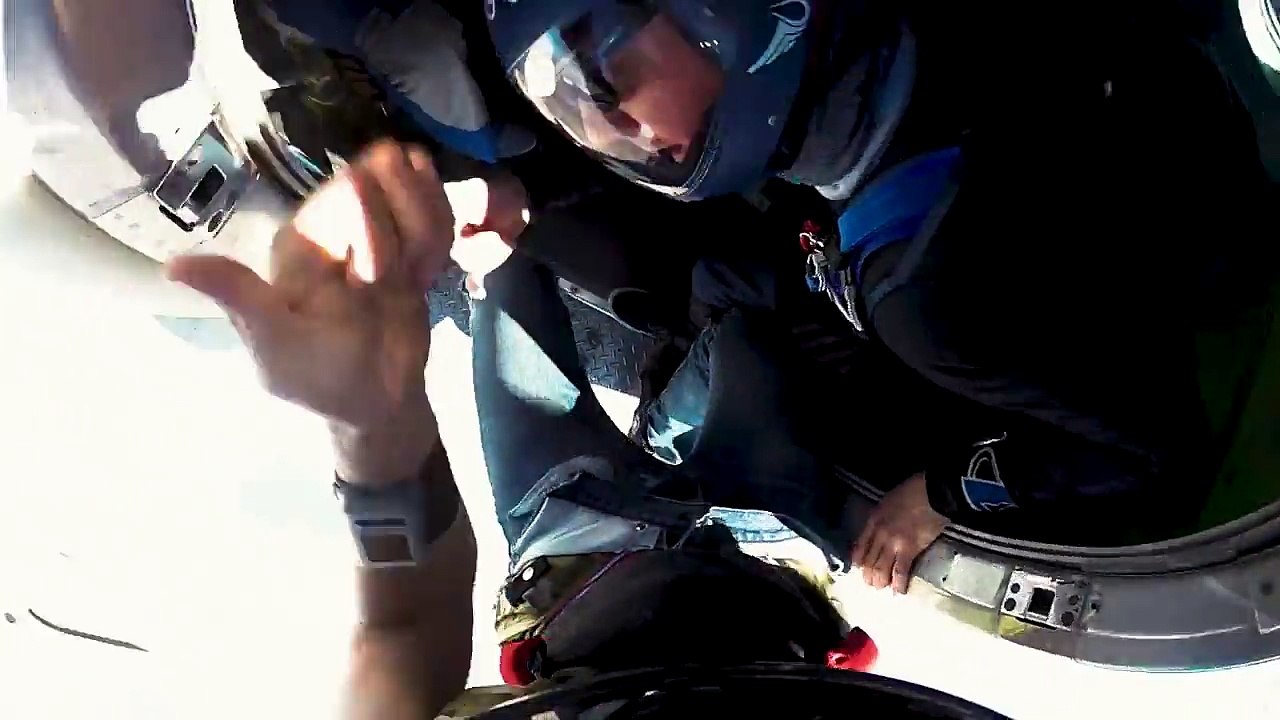 Skydiver Gets Pants Ripped Off During Free Fall