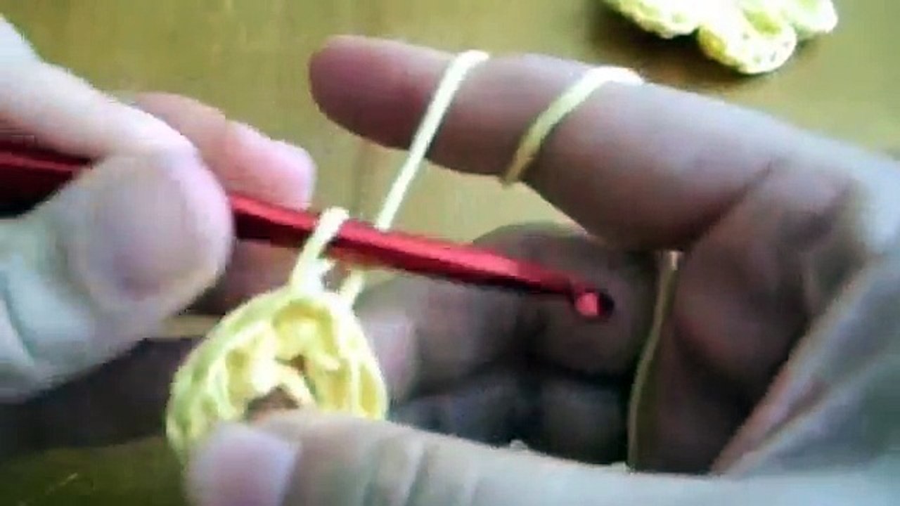 Simple Five Petals Crochet Flower - Video Tutorial (left-handed)