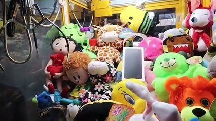 ★Winning An IPHONE 7 PLUS From The Claw Machine!!! Arcade Crane Game Win!!!