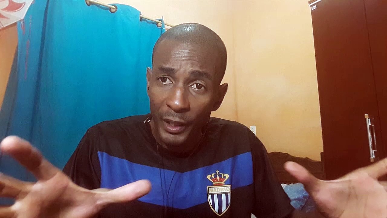 CRIANÇA IMPEDIDA DE TOCAR SANFONA, MAS PODE TOCAR HOMEM NU